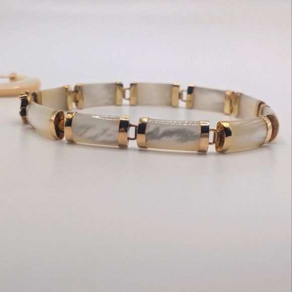 14k Yellow Gold Mother of Pearl Bracelet and Hoop Earrings Set - Picture 13 of 16